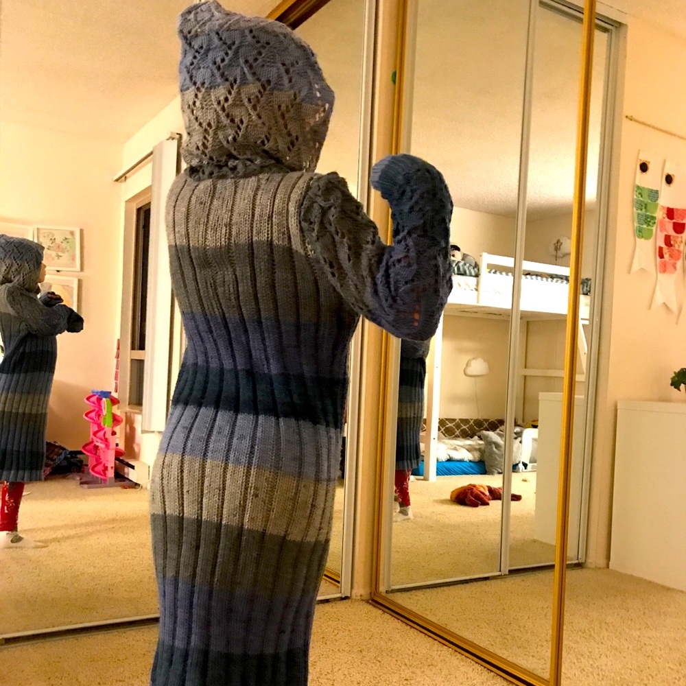 My friend knitted this dress. It adult size S.